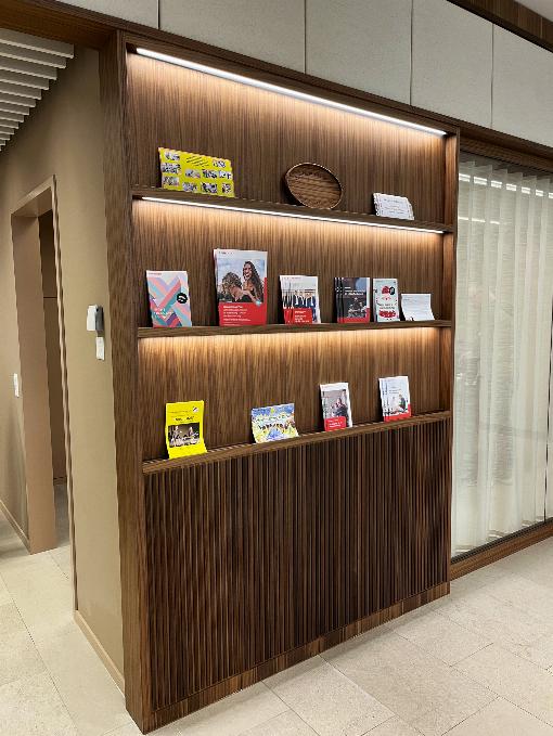 Bilder 1-5: Dass Furnier nicht nur auf gro�en Fl�chen gro�artig wirkt beweist...